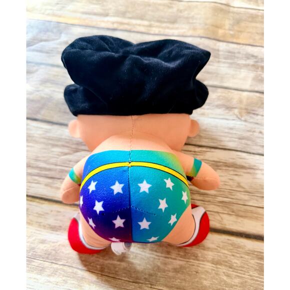 WONDER WOMEN PLUSH TOY - Picture 5 of 7